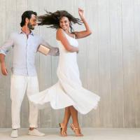 Rodrigo Santoro e Débora Nascimento posam juntos para campanha de verão
