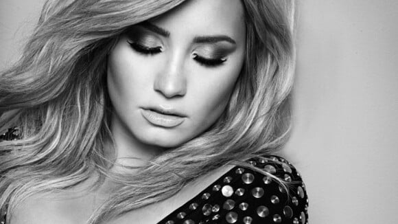 Demi Lovato: hacker comercializa fotos em que a cantora aparece nua e de topless