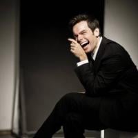 Otaviano Costa estreia hoje no teatro em 'O Comunicador': 'Meu solo de comédia'
