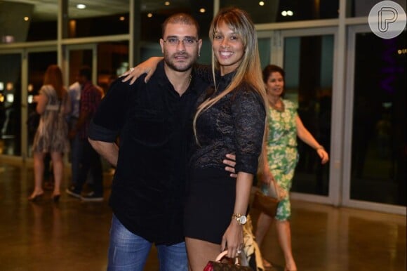 Diogo Nogueira e a mulher, Milena, curtem show de Djavan, no Rio de Janeiro