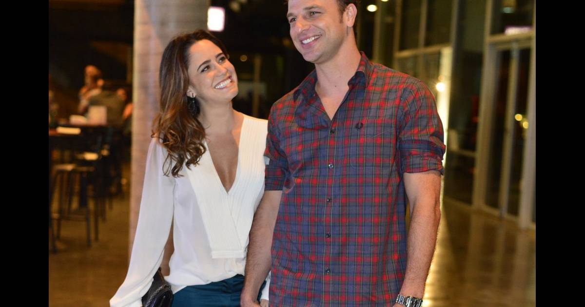 Fernanda Vasconcellos e Cássio Reis curtem show do cantor ...