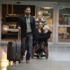 Ninho (Juliano Cazarré) e Alejandra (Maria Maya) chegam ao Aeroporto Internacional do Rio de Janeiro com Paulinha (Klara Castanho) dopada, em cena de 'Amor à Vida' que vai ao ar em 26 de agosto de 2013