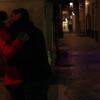 Alice Braga e Daniel de Oliveira aparecem se beijando em uma rua de Paris em 'Latitude'