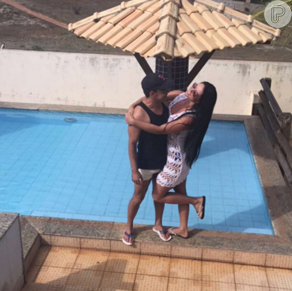 Zezé Di Camargo e Graciele Lacerda estão em Fortaleza e vão passar o réveillon juntos