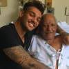 Parente de Lucas Lucco defende cantor após prima acusá-lo de descaso com avô. Sertanejo publicou foto com Pedro Roberto de Oliveira no hospital no dia de Natal