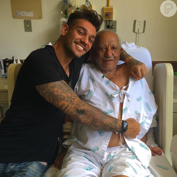 Parente de Lucas Lucco defende cantor após prima acusá-lo de descaso com avô. Sertanejo publicou foto com Pedro Roberto de Oliveira no hospital no dia de Natal
