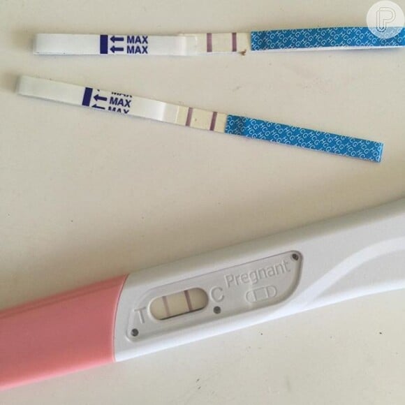 Esta semana Deborah mostrou foto do teste de gravidez