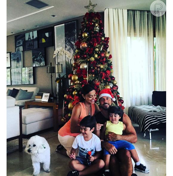 No Natal, Juliana também fez questão de postar uma foto da família