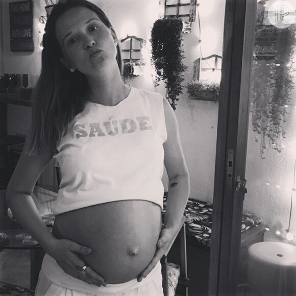Fernanda Rodrigues preferiu o conforto aos sete meses de gravidez