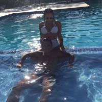 Thammy Miranda curte dia de piscina ao lado da namorada, Andressa Ferreira