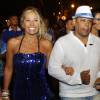 Adriane Galisteu usou um look azul brilhante no ensaio de rua da Portela