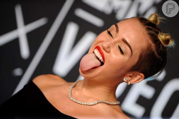 Miley Cyrus diz que 'não liga' para as críticas negativas em relação sua performance no VMA 2013, em 30 de agosto de 2013