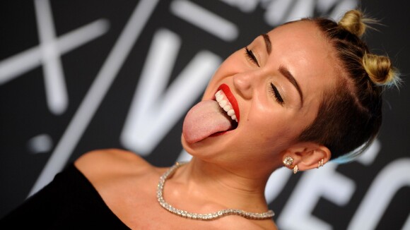 Miley Cyrus sobre comentários ruins do VMA 2013: 'Me ajudam a quebrar recordes'