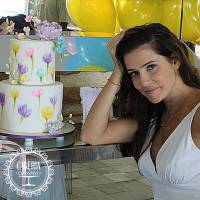 Deborah Secco faz festa para comemorar 1 mês da filha, Maria Flor: 'Amor'