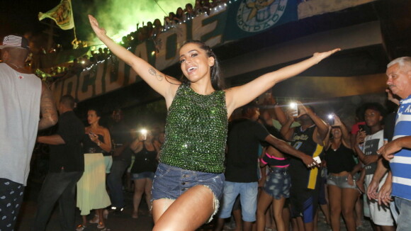 Anitta aposta em creme nas pernas no Carnaval: 'Parecer que não tenho celulite'