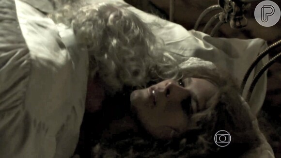 Primeira cena de sexo de Isabella Santoni em 'Ligações Perigosas' não foi sensual. Personagem da atriz se casa com homem mais velho e aparece transando de roupa, sem prazer algum