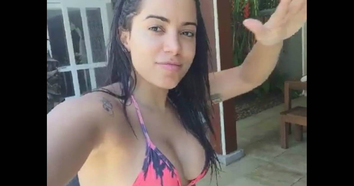 Anitta Exibe Corpao Danca De Biquini E Rebola Ao Som De Funk Na Piscina Video Purepeople