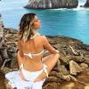 Giovanna Ewbank exibe boa forma de biquíni durante férias em Fernando de Noronha