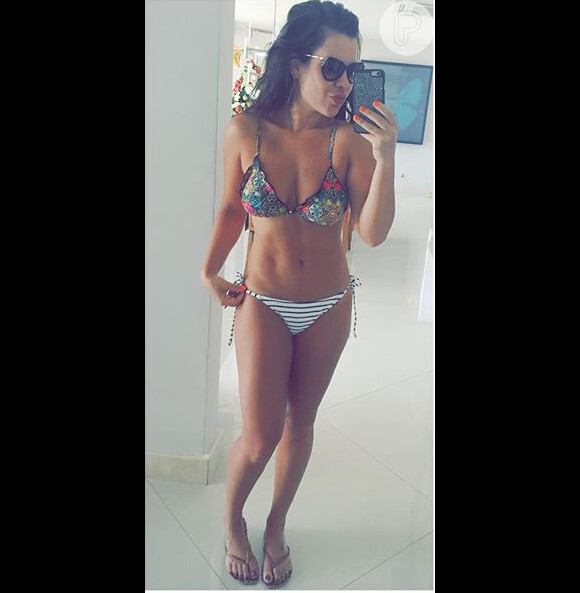 Esposa do cantor Thiaguinho vive exibindo suas curvas no Instagram