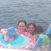 Fernanda Gentil se diverte com a família em passeio de barco durante Réveillon