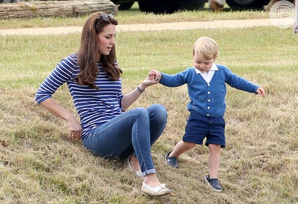Kate Middleton sempre está próxima dos filhos George e Charlotte e se diverte com eles