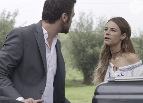 Melissa (Paolla Oliveira) aparece para impedir Pedro (Emílio Dantas) de matar Lívia (Alinne Moraes) e Felipe (Rafael Cardoso), na novela 'Além do Tempo'