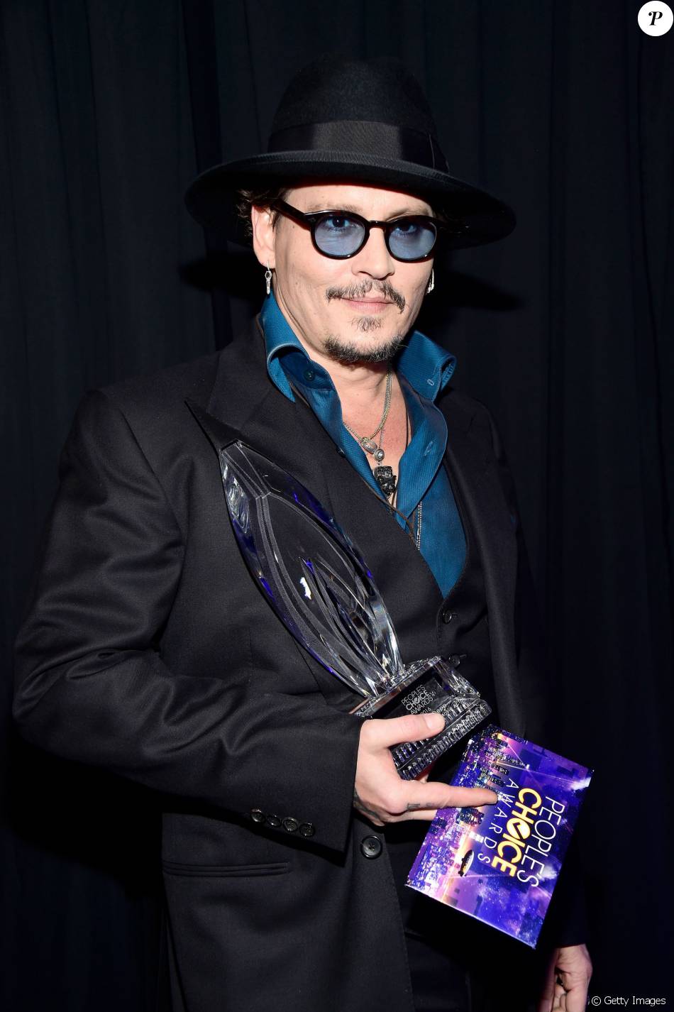 Johnny Depp foi sozinho receber seu prêmio de Melhor Ator ...