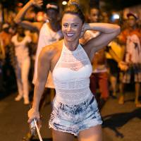 Carnaval 2016: Viviane Araújo e Ludmilla se encontram em ensaio do Salgueiro