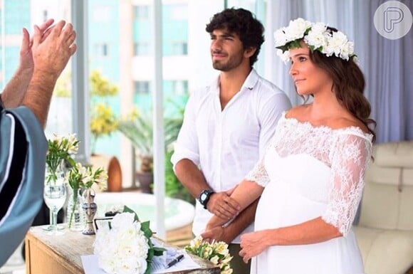 Deborah Secco e Hugo Moura se casaram em segredo durante passagem por Fernando de Noronha, em fevereiro de 2015