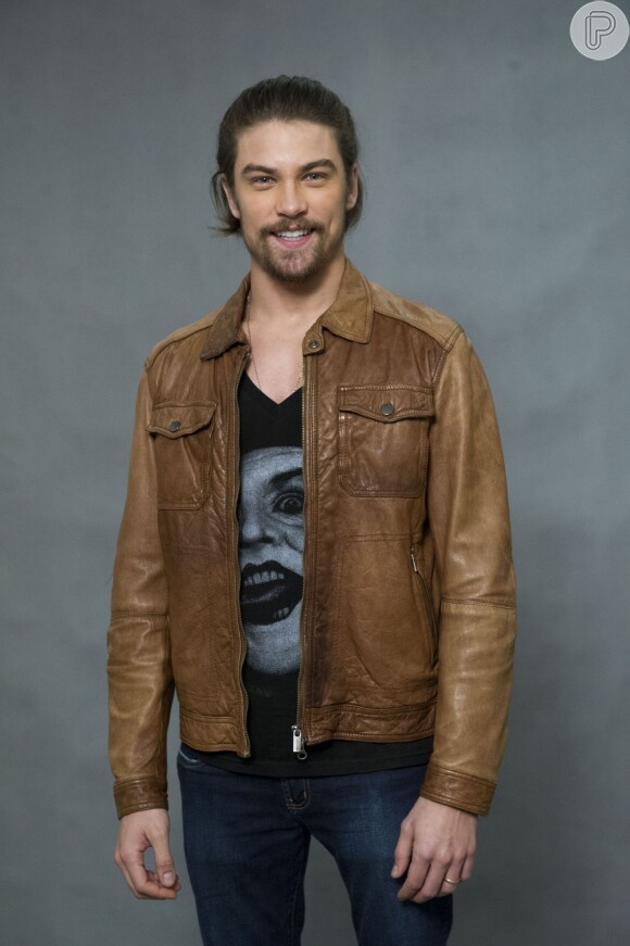 Raphael Sander estreou como ator na novela 'Verdades Secretas' interpretando um modelo assediado