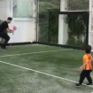 Gerard Piqué se diverte ao ensinar tênis a Milan, de 1 ano e 11 meses. Vídeo!