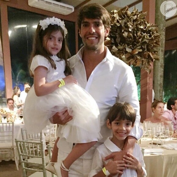 Kaká e os filhos Isabella, de 7 anos, e Luca, de 7, na festa de Ano Novo que celebrou a chegada de 2016