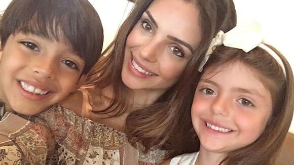 Carol Celico agradece Kaká em foto ao lado dos filhos: 'Obrigada, papai'
