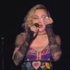Madonna se emocinou ao cantar em homenagme às vítimas do ataque terrorista ocorrido em Paris