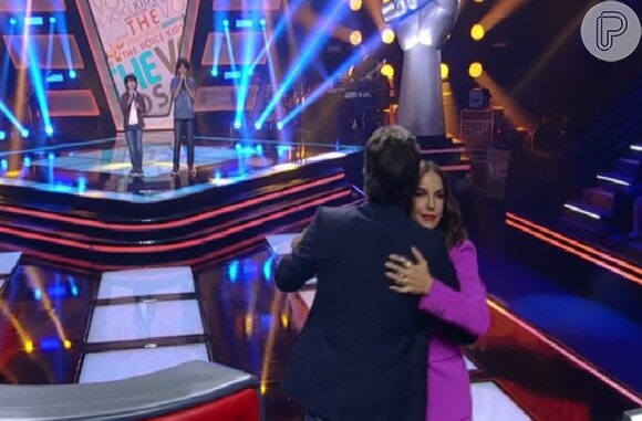 Ivete Sangalo dança com Leo, ao som de 'O menino da porteira', no 'The Voice Kids'