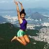 Thaila Ayala posa pulando nas alturas na Pedra da Gávea, no Rio de Janeiro, no domingo, 10 de janeiro, no Rio de Janeiro