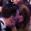 Ao ser anunciado como vencedor, o jogador Lionel Messi deu um beijo na mulher, Antonella Roccuzzo