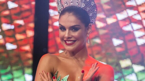 Carnaval 2016: rainha, Paloma Bernardi falta ao ensaio de rua da Grande Rio