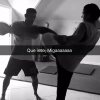 Bruna Marquezine é filmada por Fernanda enquanto pratica muay thai