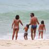 Domingos Montagner passa a tarde com a família na praia, nesta terça-feira, 12 de janeiro de 2016