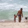 Domingos Montagner curte dia de praia com a família, nesta terça-feira, 12 de janeiro de 2016