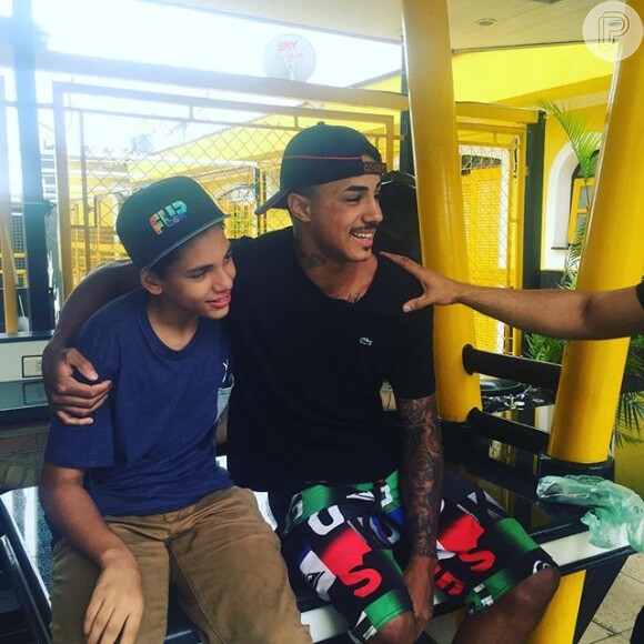 Filho de Simony e do rapper Afro-X, Ryan é afilhado de Gugu Liberato e Sonia Abrão. Aos 14 anos, garoto se lança como cantor de funk