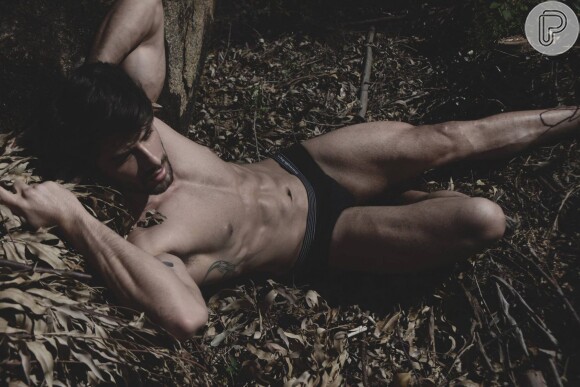 Renan Oliveira é modelo, paulista, tem 1,89 metro e cuida do corpo para manter a boa forma