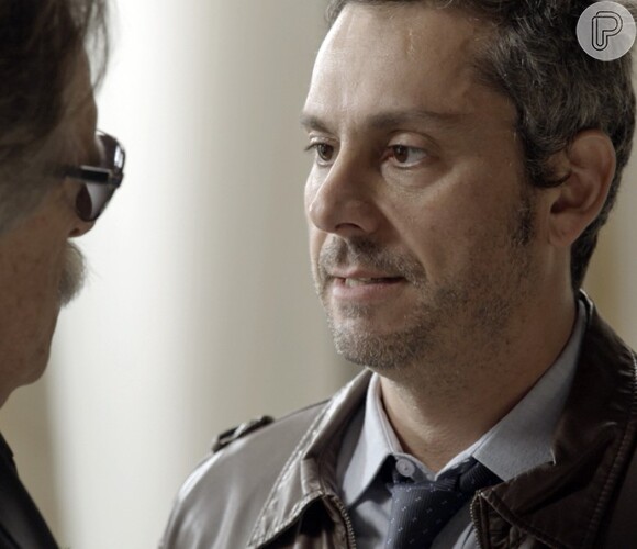 Romero (Alexandre Nero) enfrenta Gibson (José de Abreu) e pede demissão da facção, em 1º de fevereiro de 2016, na novela 'A Regra do Jogo'