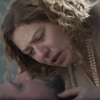 Em 'Ligações Perigosas', Isabel (Patrícia Pillar) se desespera ao saber da morte de Augusto (Selton Mello)