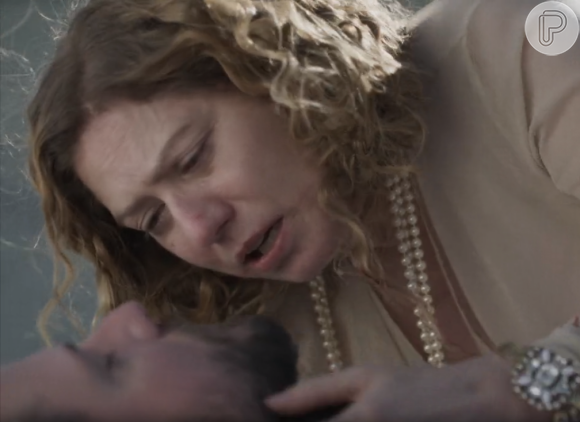 Em 'Ligações Perigosas', Isabel (Patrícia Pillar) se desespera ao saber da morte de Augusto (Selton Mello)