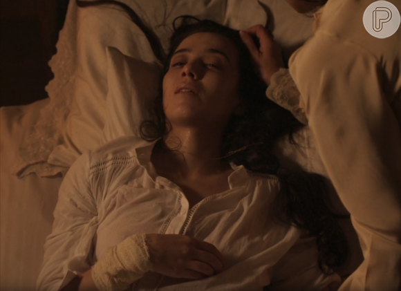 Em 'Ligações Perigosas', Mariana (Marjorie Estiano) morre no convento após saber da morte de Augusto (Selton Mello)