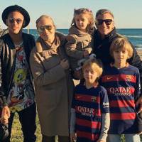 Neymar e Davi Lucca recebem Luciano Huck, Angelica e família nas férias