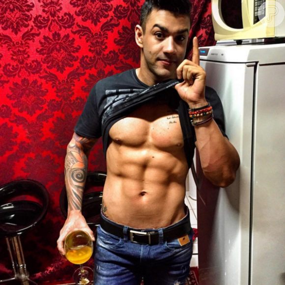 Gusttavo Lima exibe boa forma e sua rotina de exercícios nas redes sociais