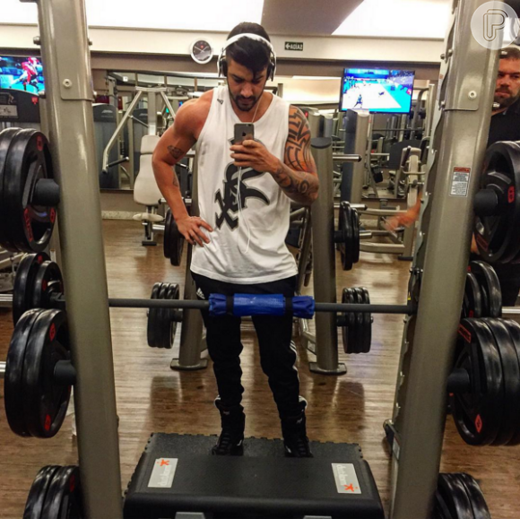 Gusttavo Lima exibe boa forma e sua rotina de exercícios nas redes sociais